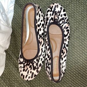 AEROSOLES size 6 leopard ballet flat